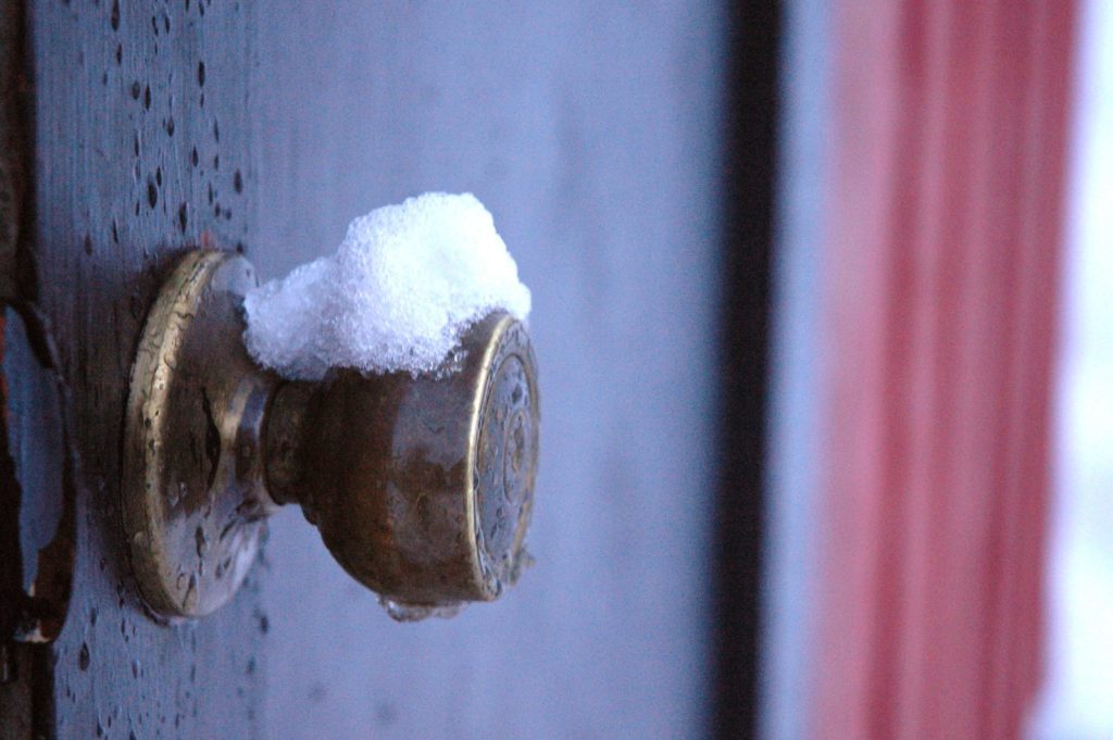 Do Locks Turn Frozen in Winter? Seven Tips to Try