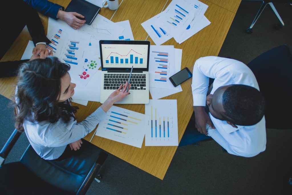 Leveraging Data Analytics for Informed Decision-Making and Competitive Advantage